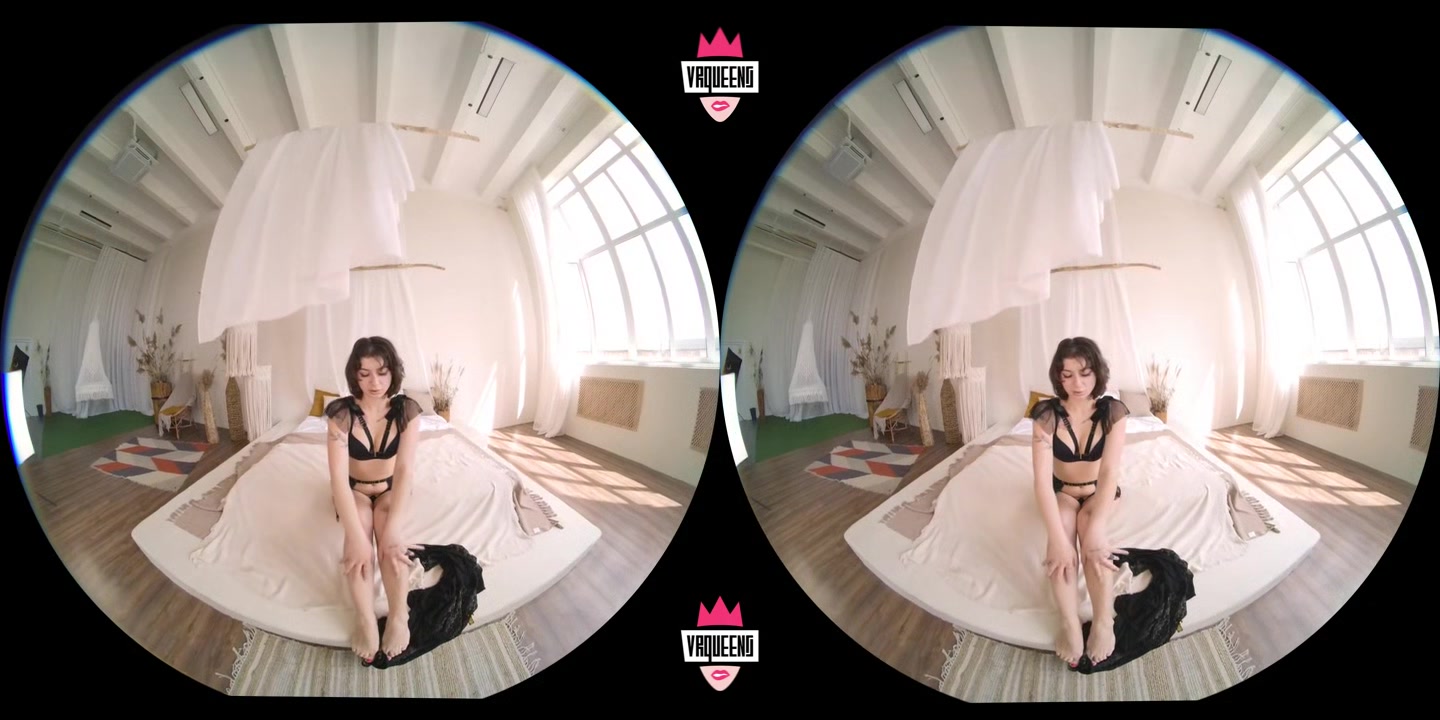Nasty Geisha Gets Naked - VRQueens