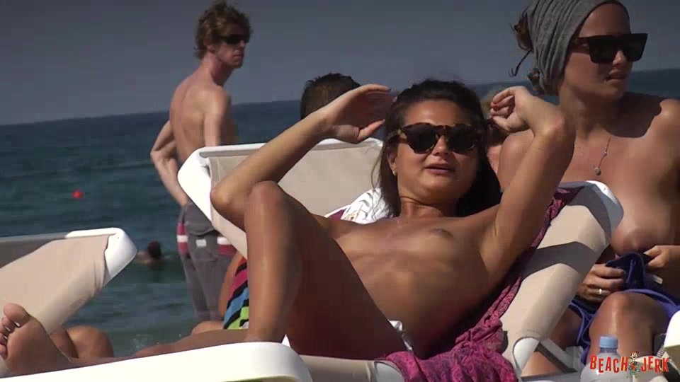 Boobs and sunbeds 05 - BeachJerk