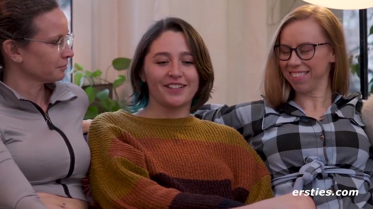 Erstes Mal Lesbisch In Einem Heiben Vierer - Charlie S