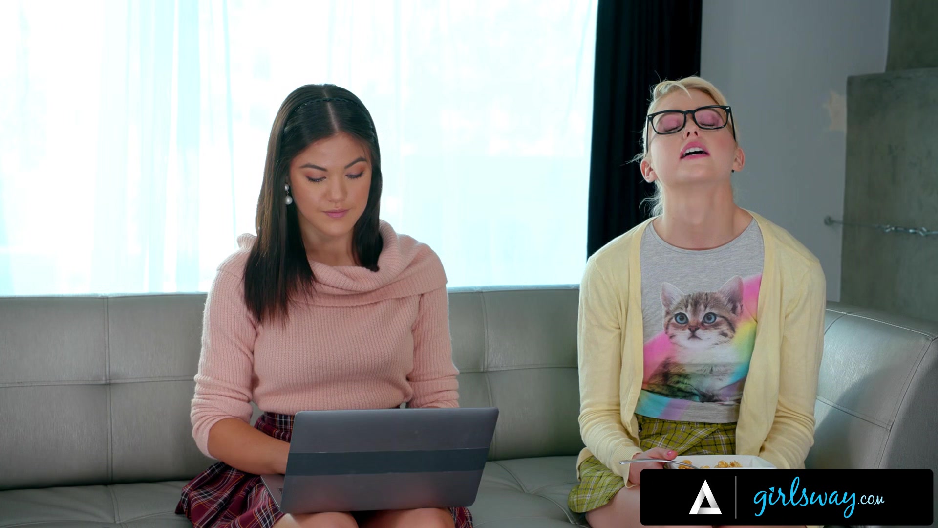 GIRLSWAY Nerdy Roommates Kendra Spade And Chloe Cherry Fake Being In A Sitcom While Banging A Friend