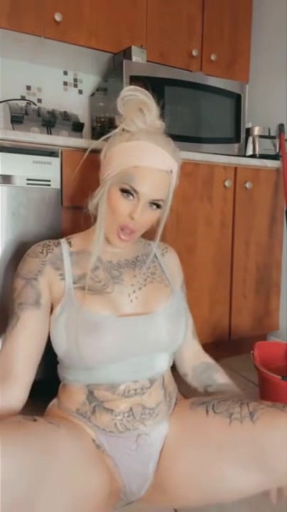 Goddess Hot Way Of Cleaning The Kitchen - Pornhubcom