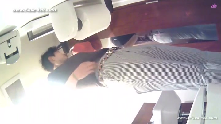 peeping Korean restaurant toilet.10