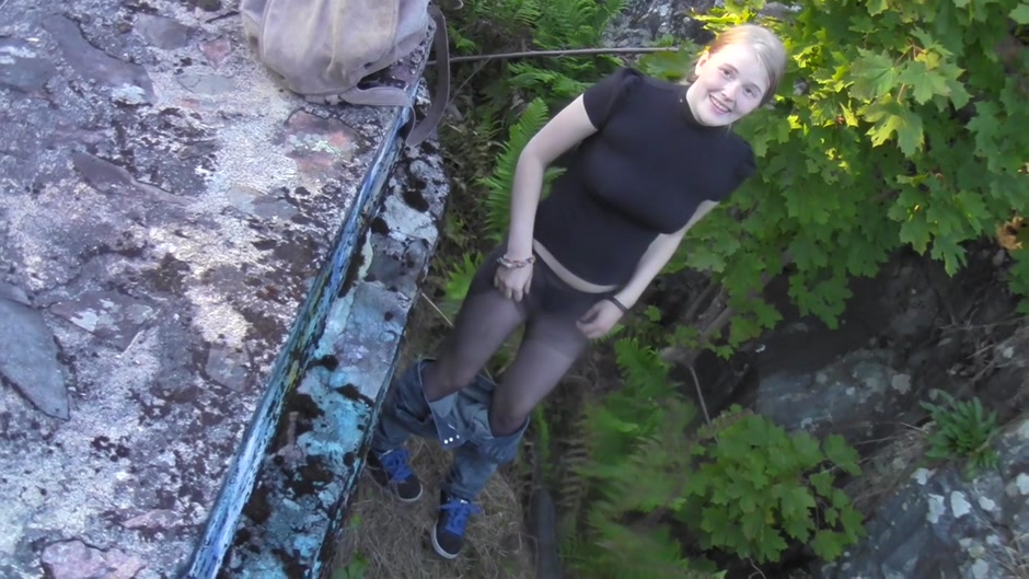 Watch my gf fucked in the open air through pantyhose hole