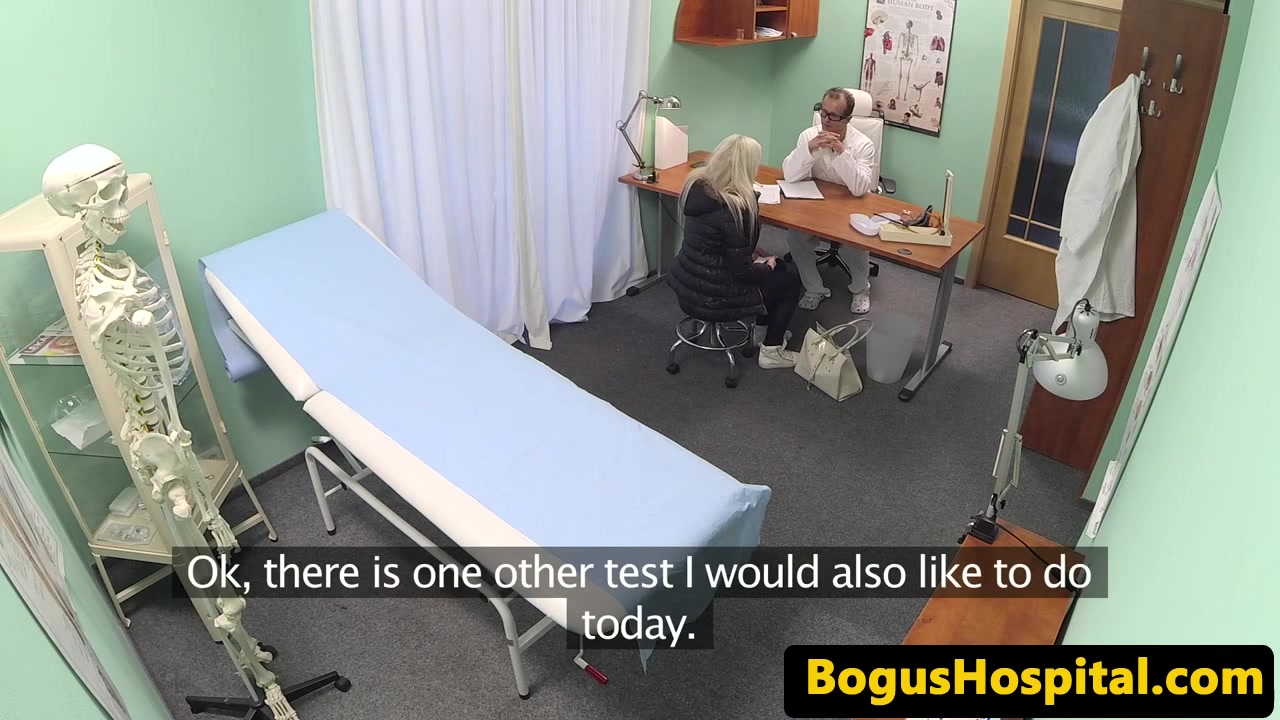 Euro amateur rides doctor before blowjob