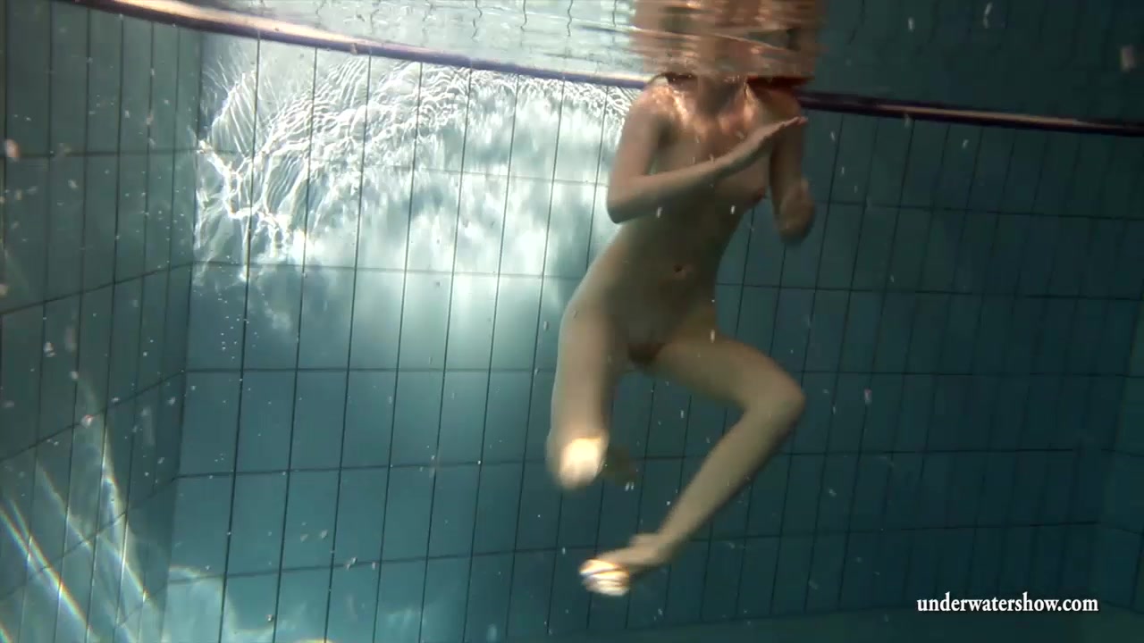 UnderwaterShow Video: Mia