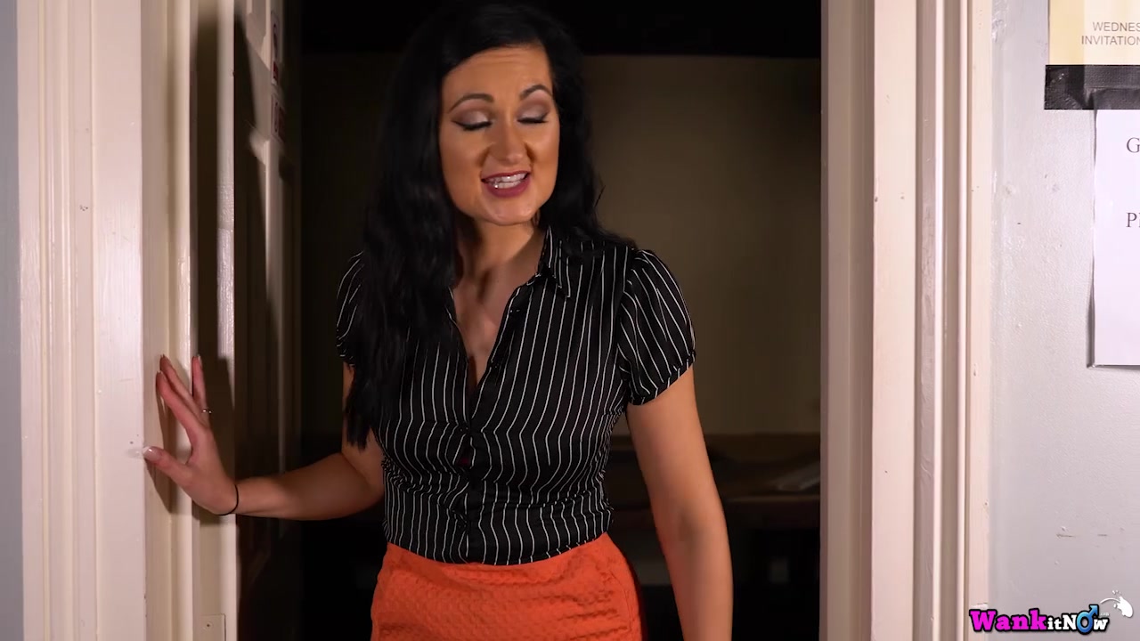 Bonnie - Get The Job Done - Sexy Videos - WankitNow