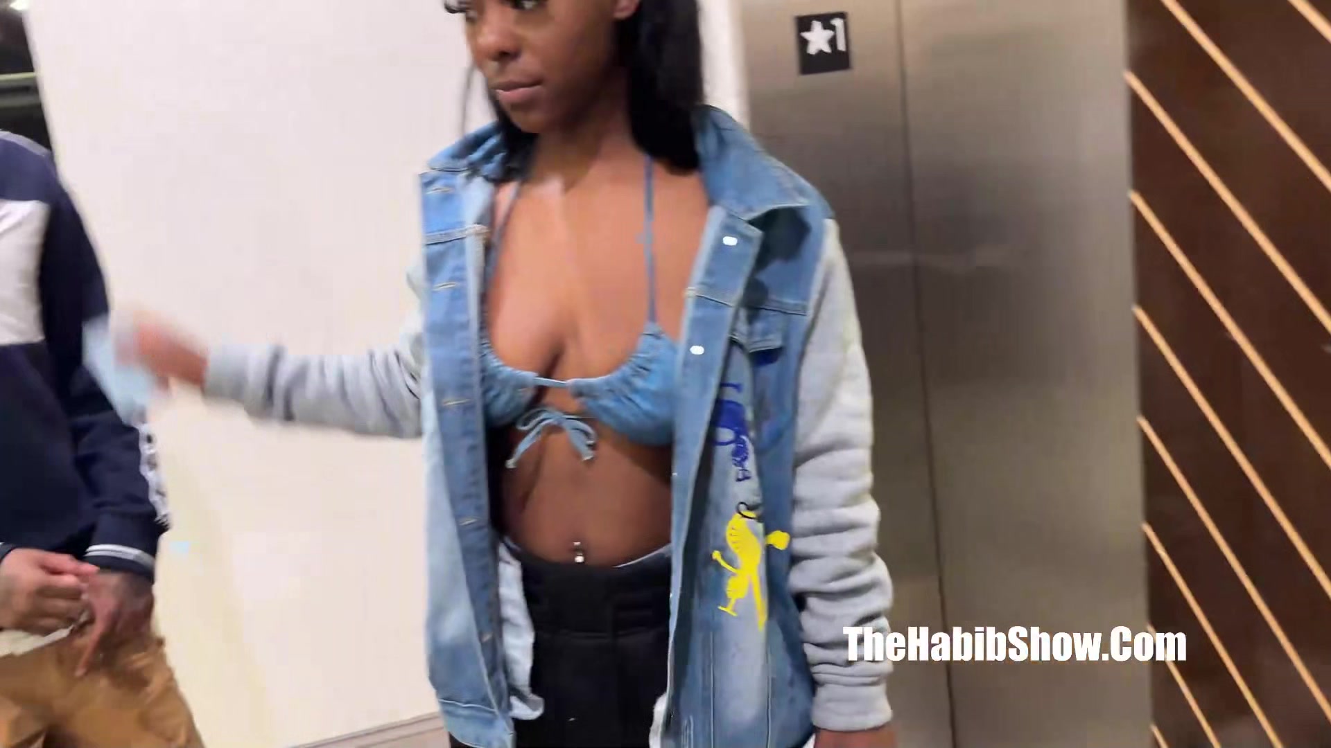 oh wow this is going to be wild ambitious booty n pimpin in ah bonnet