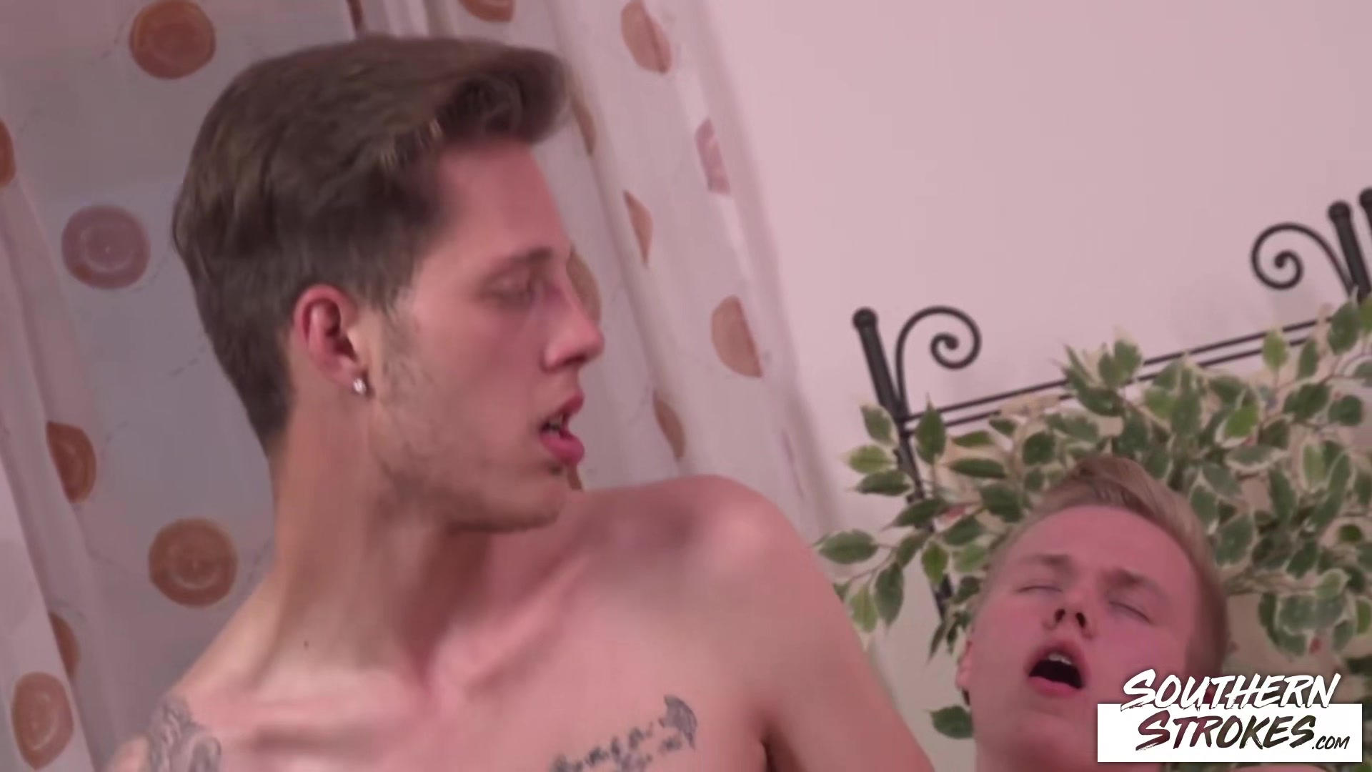 SOUTHERNSTROKES Will Simon Takes Reece Andrews Hard Dick After Massage