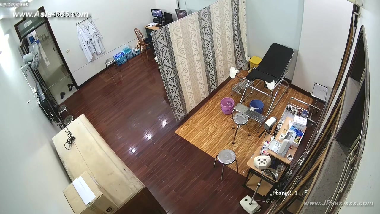 Hackers use the camera to remote monitoring of a lover's home life.615