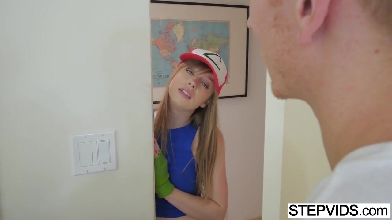 Nerd Dolly Leigh Fucks With Her Stepbro