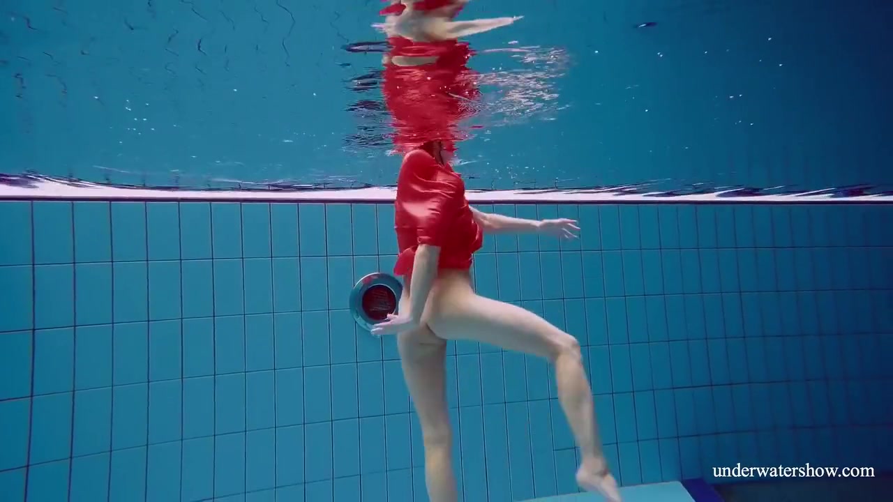 Sexy Naked Twat Avenna Swims Nude In The Pool