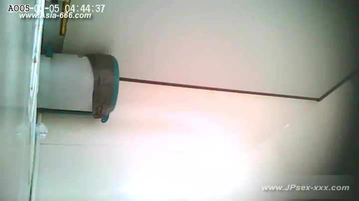 chinese girls go to toilet.21