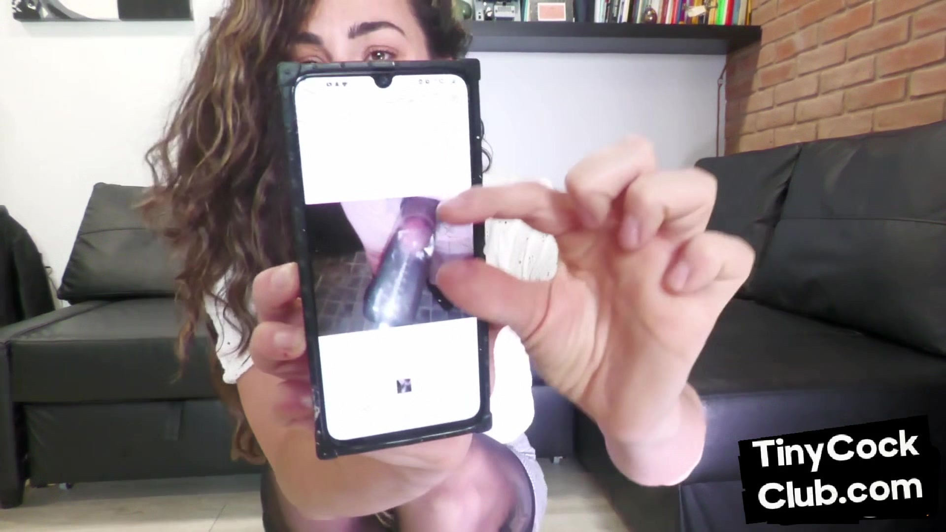 SPH amateur femina humiliates smalldicks with her lil finger