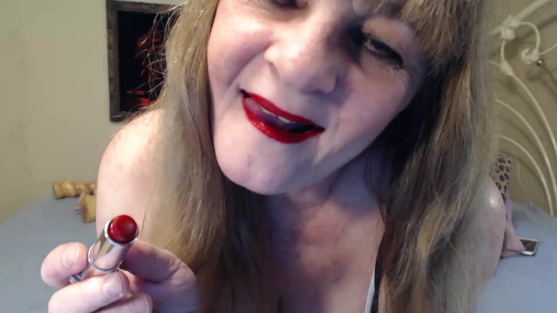 ~Juicy Red Lips On Your Cock - TacAmateurs