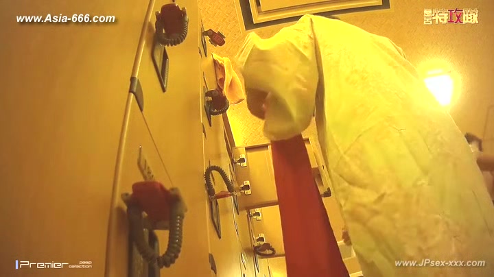 japanese public bathroom changeroom.***