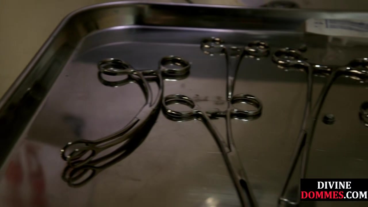 Busty nurse strapon pegs and waxes her BDSM patient