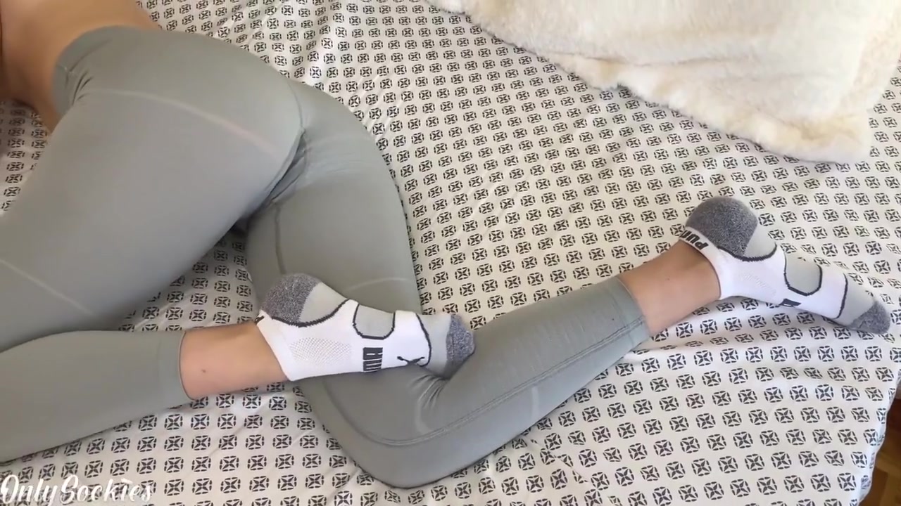 Blondie Gives Footjobs (pov)