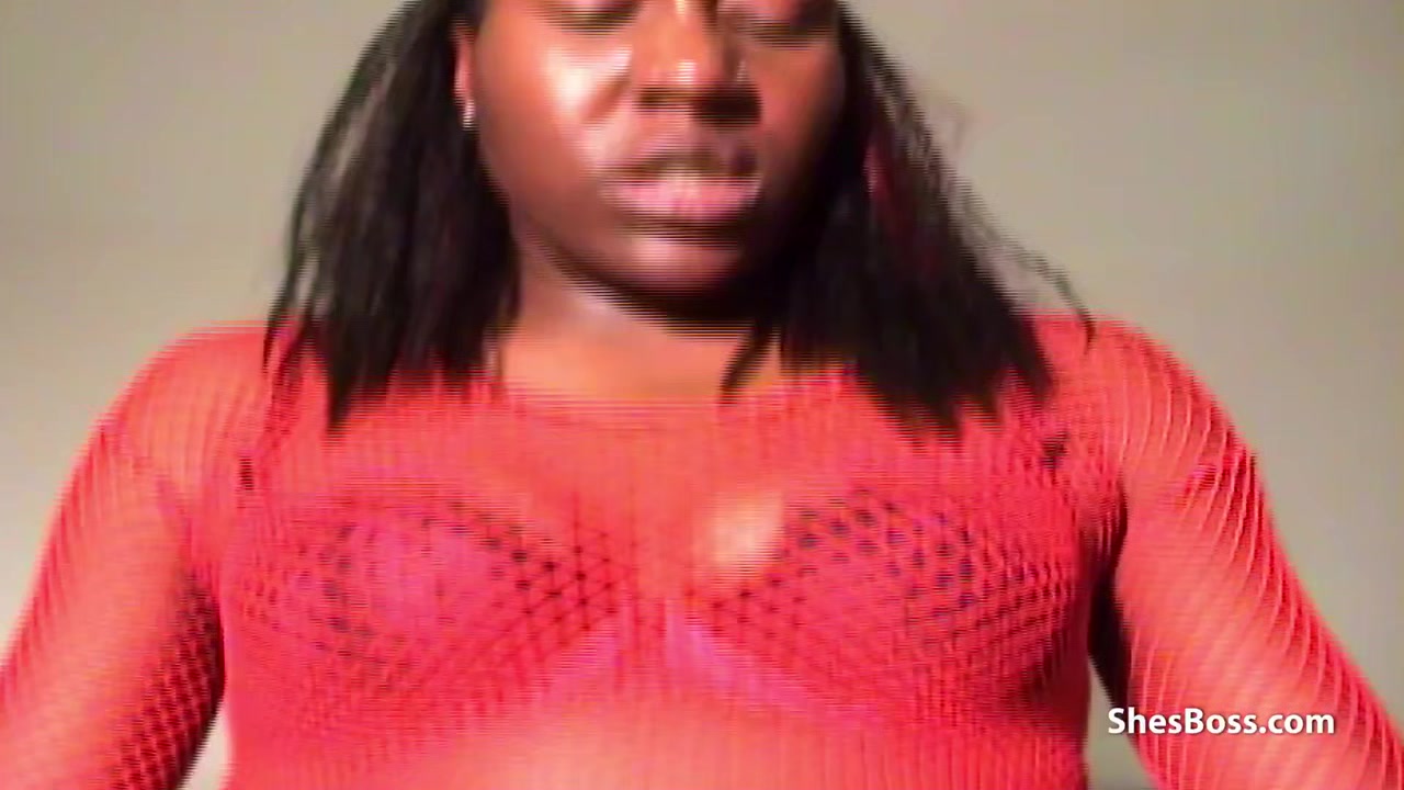 Powerful nubian chick controls a dude with her pussy