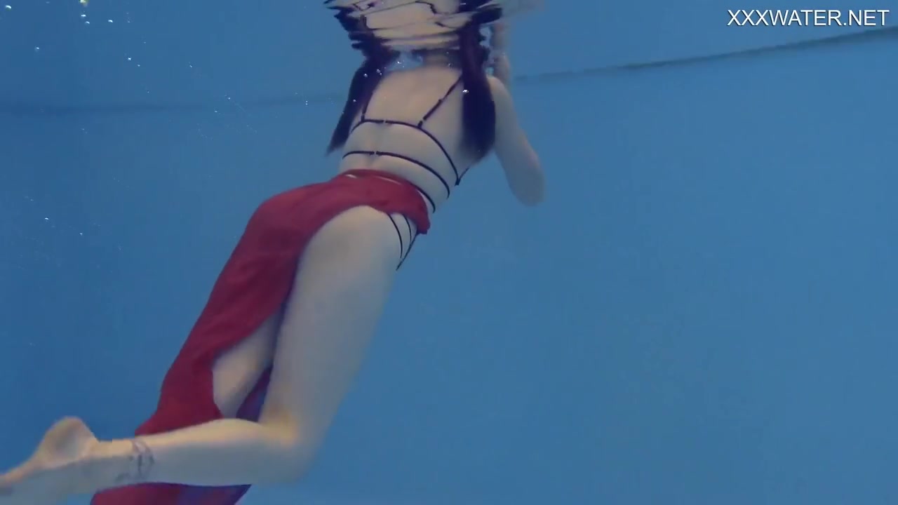 Marfa Is Too Hot And Horny In The Public Swimming Pool