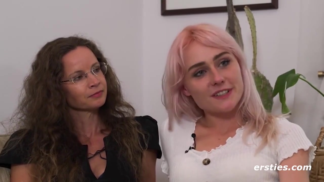 Anfangerin Hally Wird Von Lehrerin Annika Verwohnt