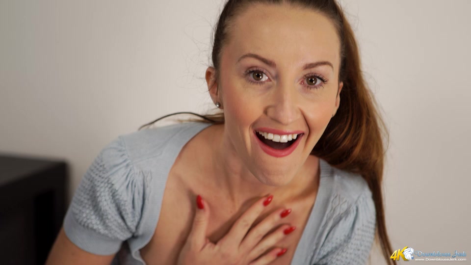 Sophia Smith in Nip Slips And Downblouse - DownblouseJerk