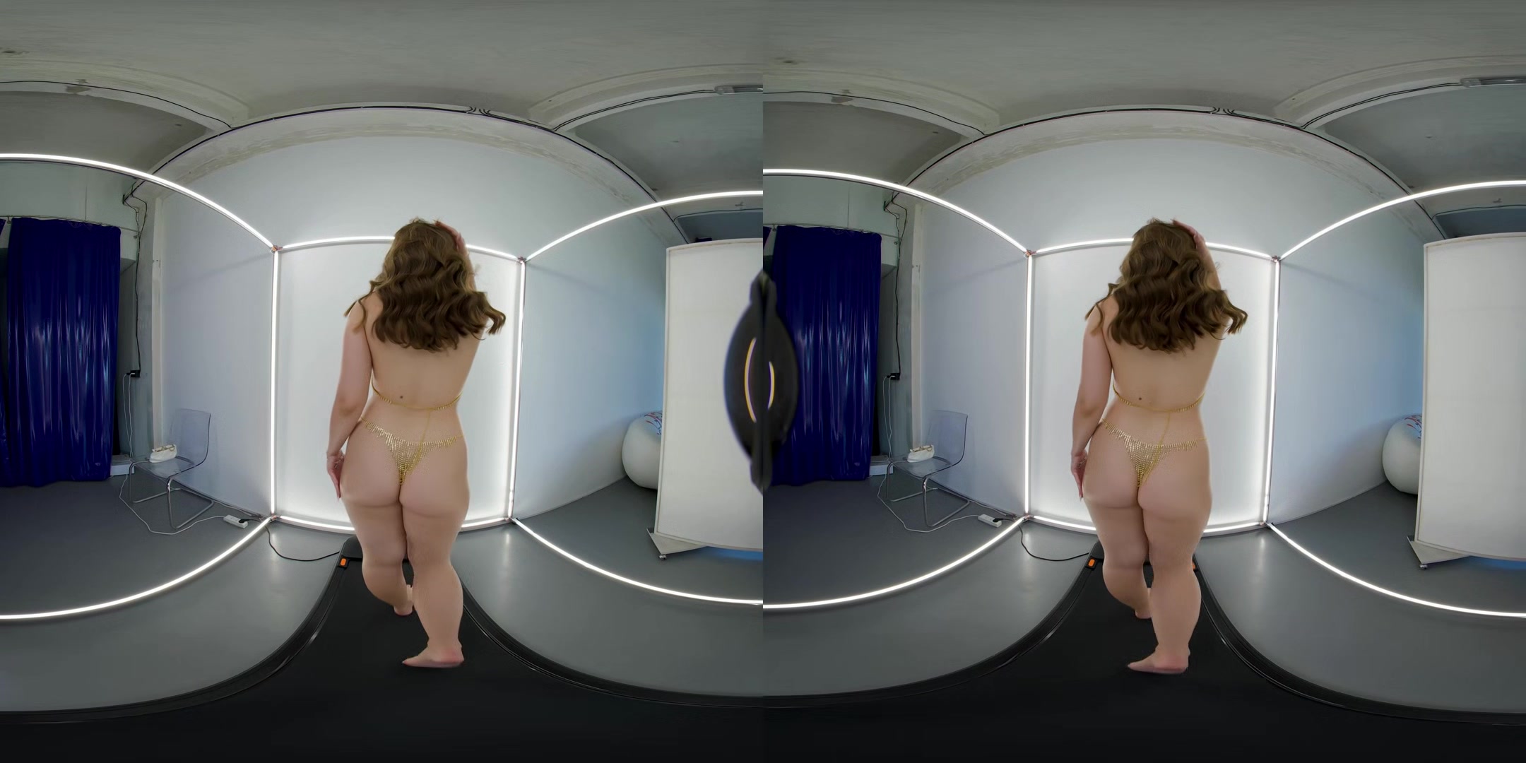 Walking Ass, Walking Pussy And Other Treadmill Experiments With Olena