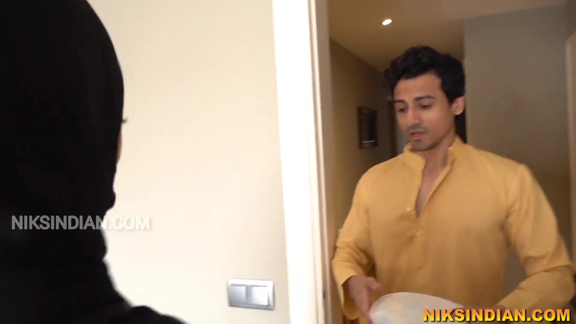Hot Muslim Bhabhi in Hijab Ass Fucked by Her Neighbour