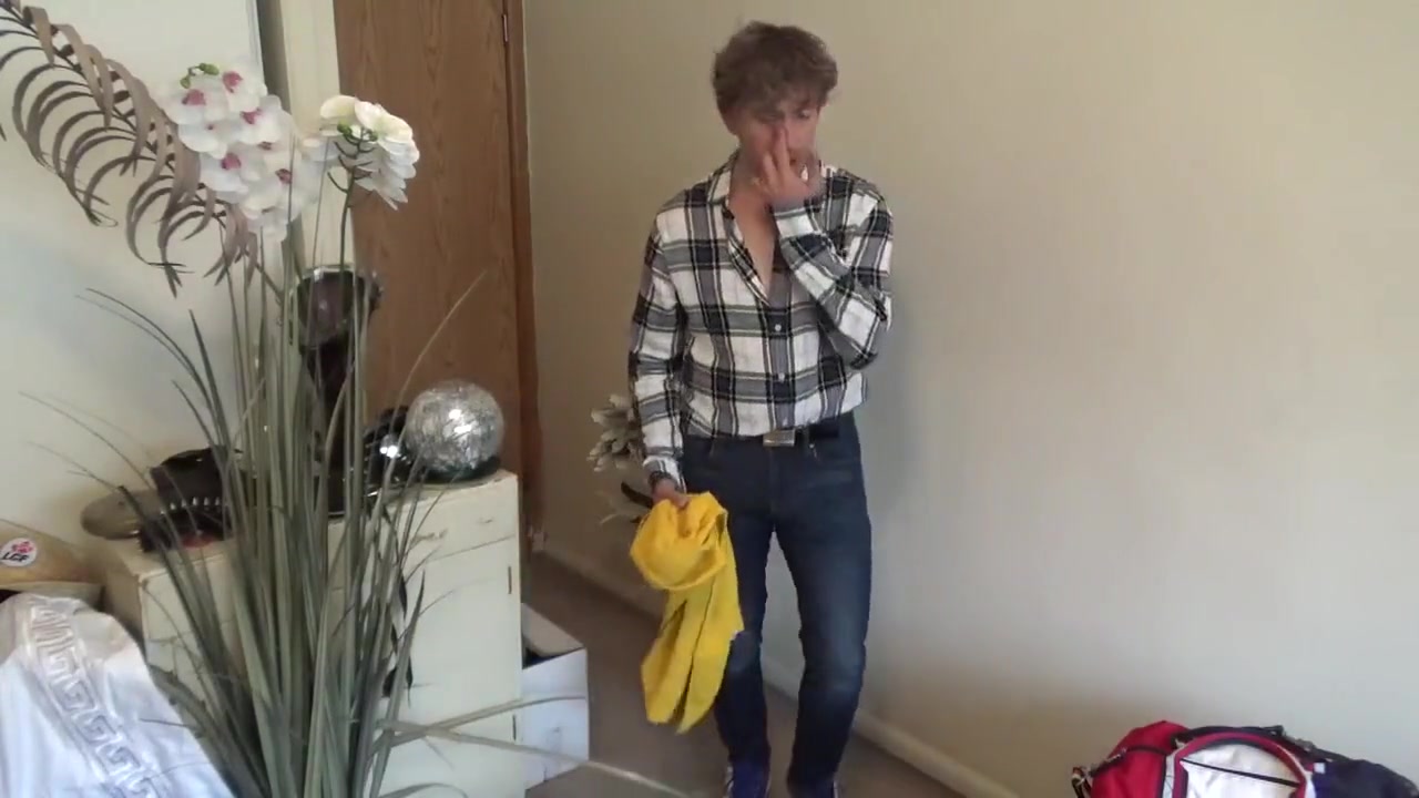 Hot Muscular Athlete Fucks The New Young Towel Guy!