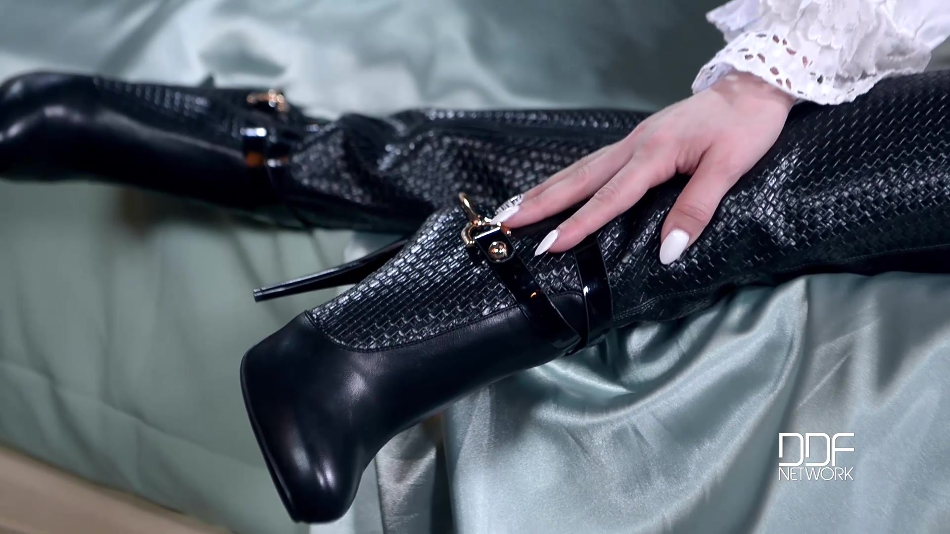 Foot Worship Wonders - PornWorld