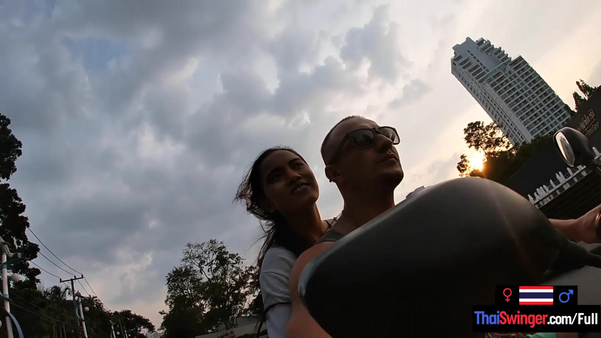 Amateur Thai girlfriend outdoor workout and pov blowjob video