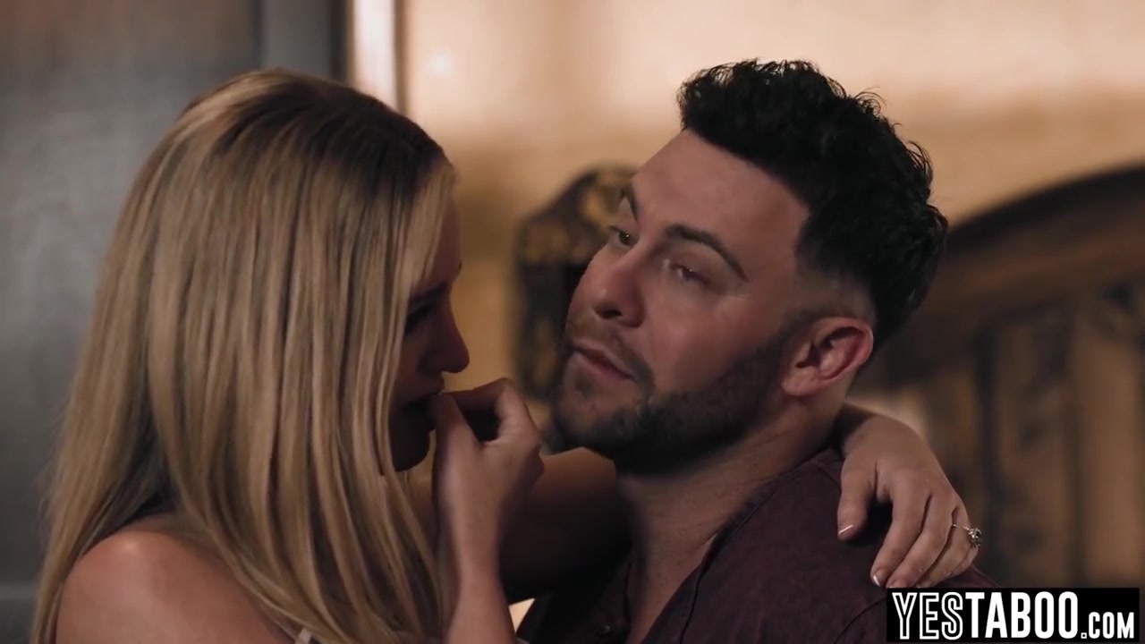 Charlie Forde And Sophia Burns - Plump Ass Pregnant Surrogate Has 3some Orgy