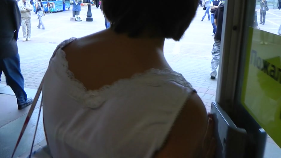 Hot slut shags with a guy in a public place