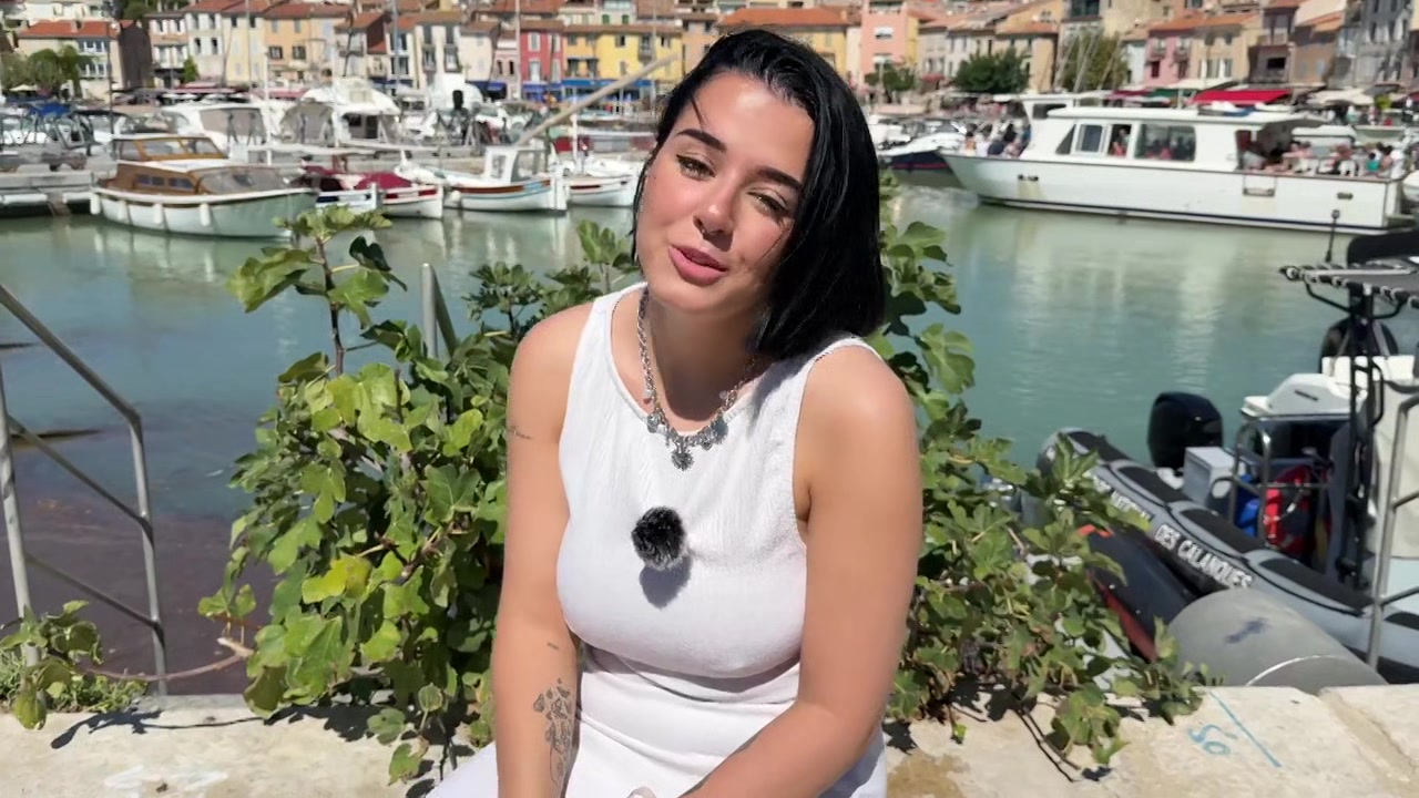 Ashley goes exploring with Marie... - Jacquie et Michel TV