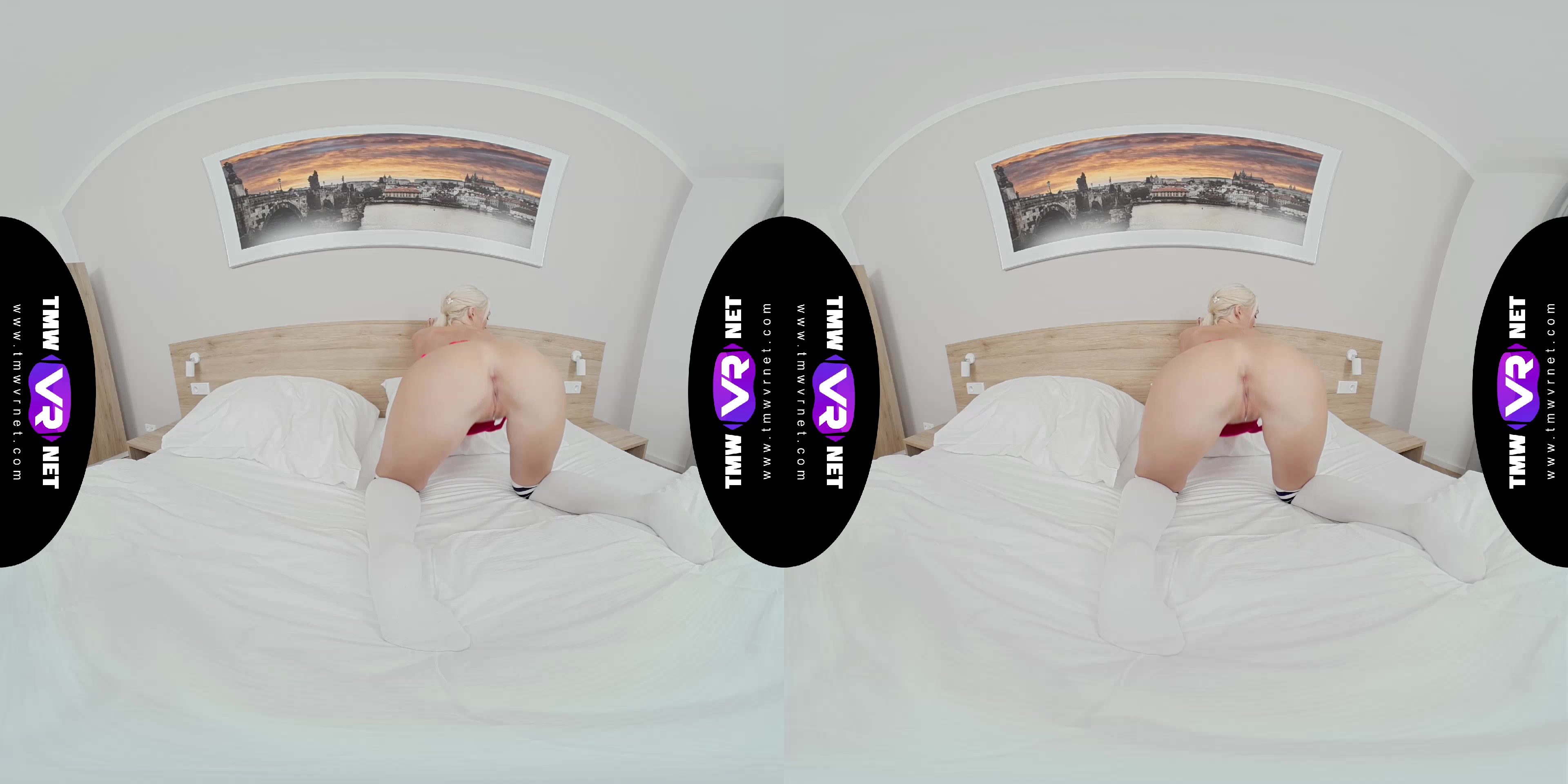 Blondie's solo party in bed - TmwVRnet