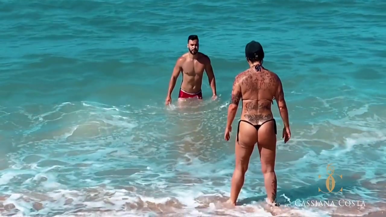 Conheci Duas Gostosas Na Praia, E Comi As Duas Safadas 7 Min