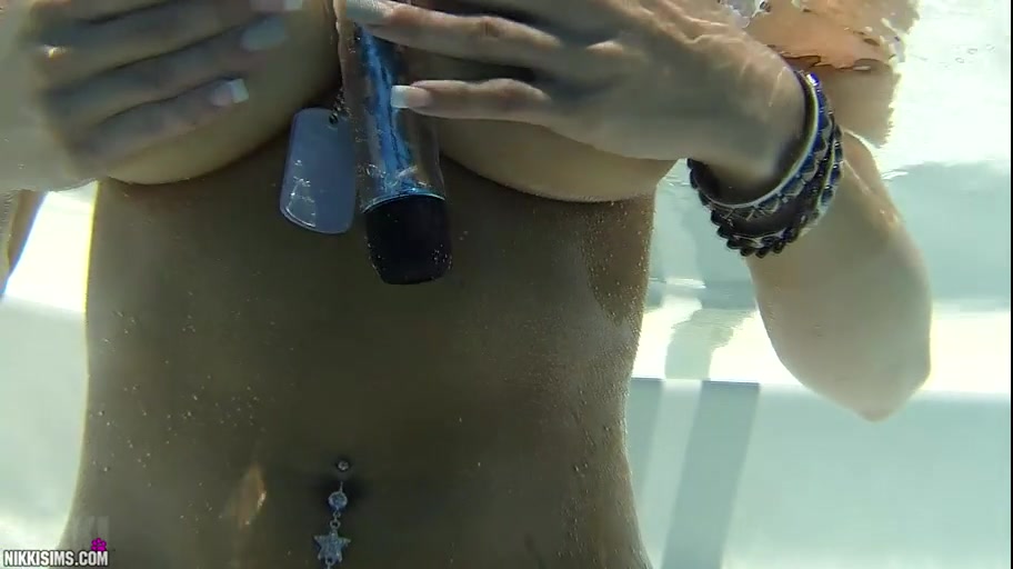 Nikki 4th Of July Pool Masturbation