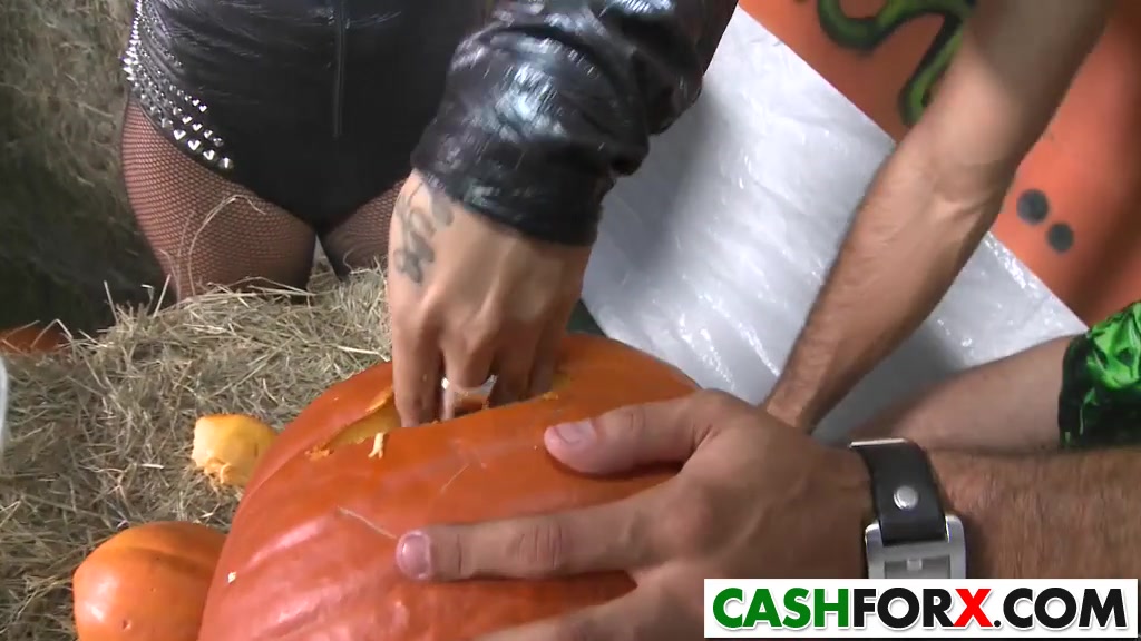 Tight blonde gal gets some bucks