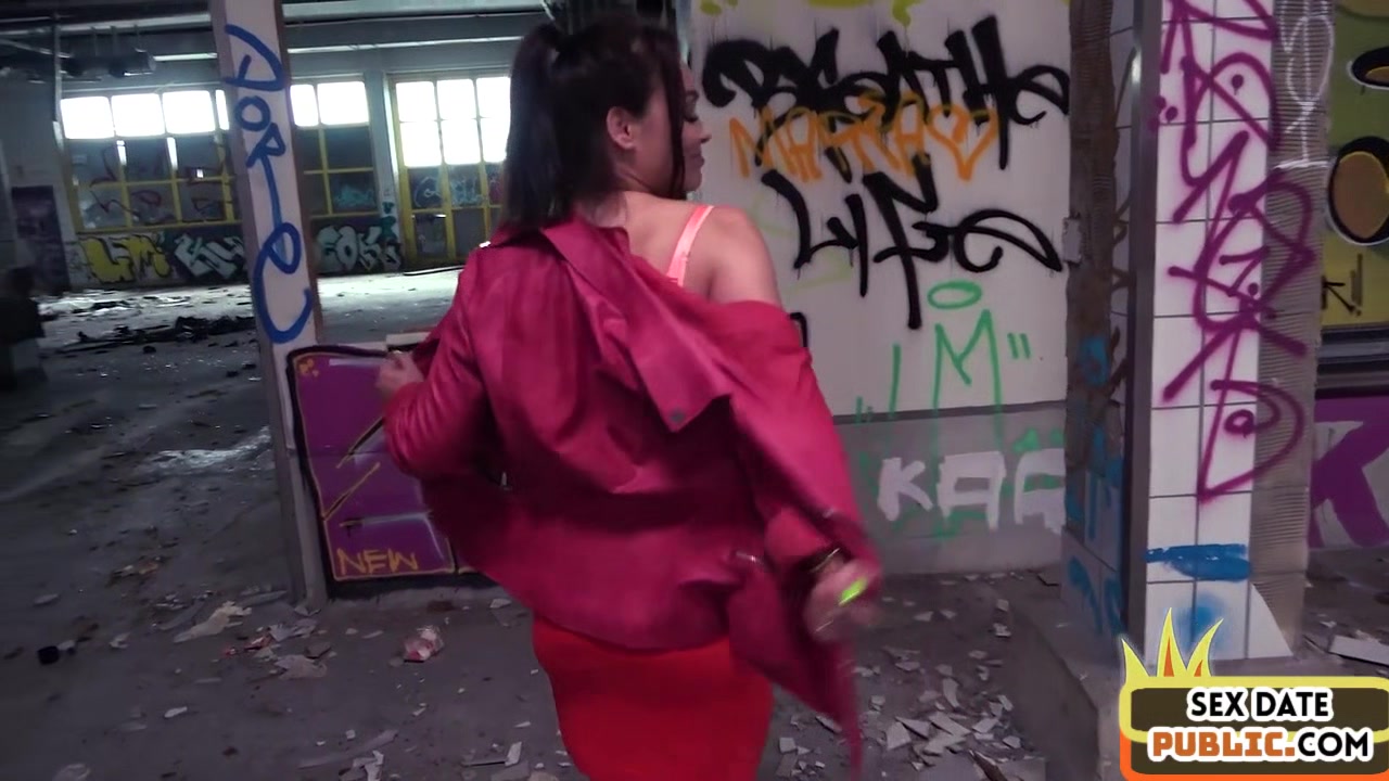 Public bitch MILF banged by big dick in wet pussy hole