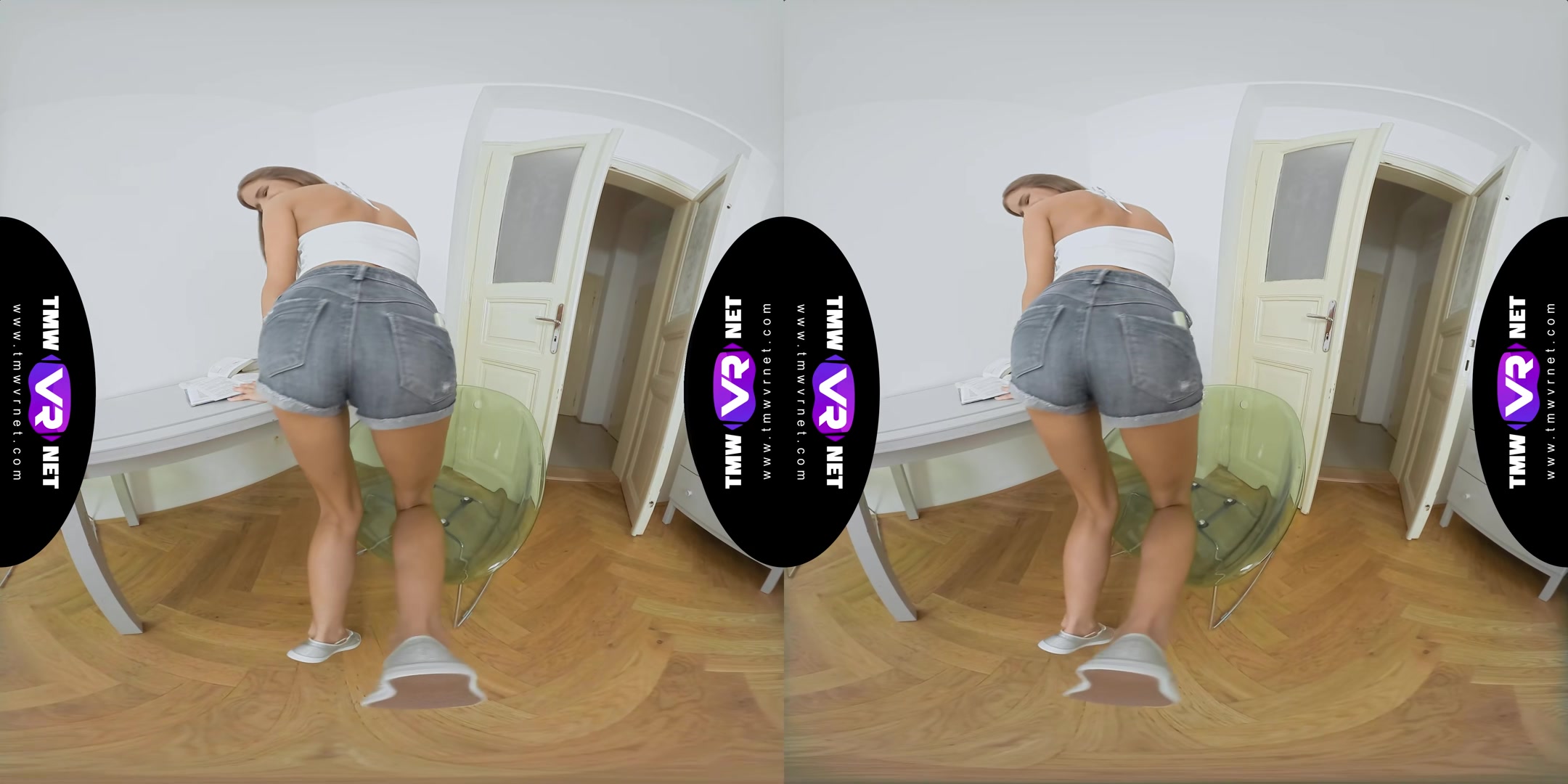 Sweetie Rubs Cunt To Relax - TmwVRNet
