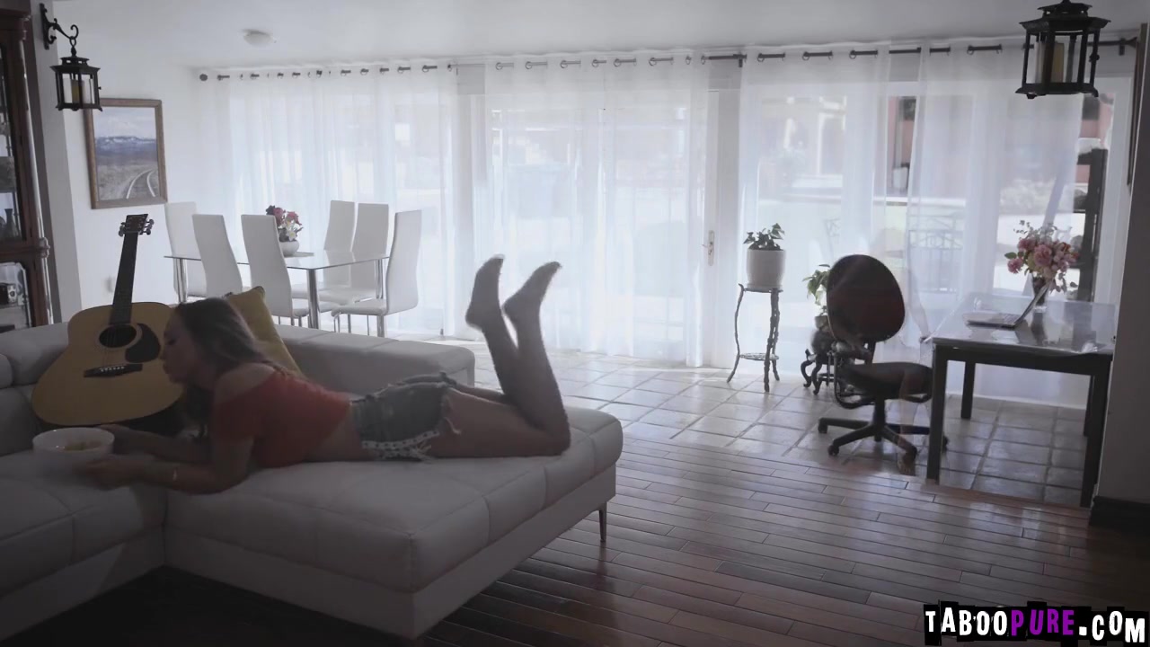 Abigail Is An Agoraphobic Who Banged By Derrick For Her