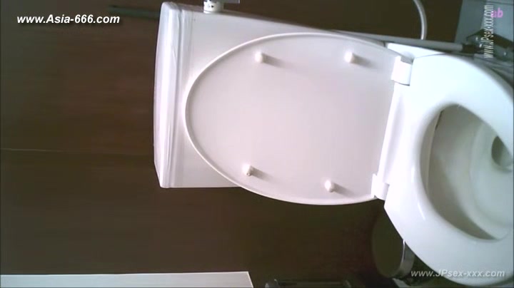 peeping asian office lady go to toilet.3