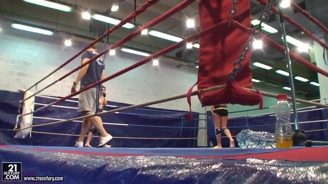 Honey Demon and Melanie Memphis wrestling