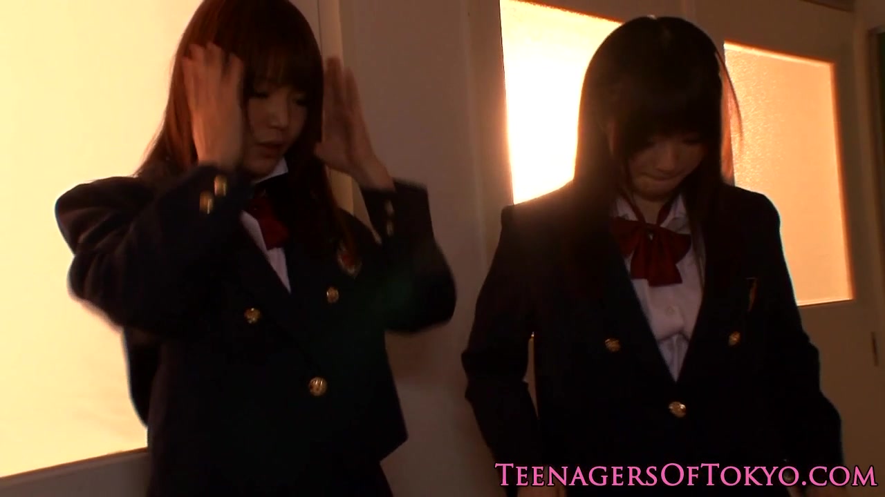 Nippon les teen 18+ kissing babe