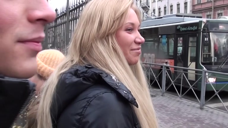 Blonde goes for risky outdoor blowjob