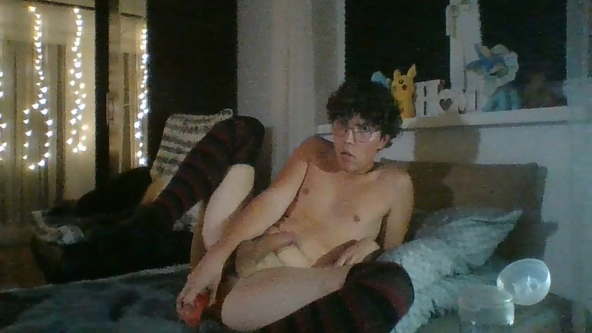 Cute teen 18+ Boy Vapes While Fucking His Ass