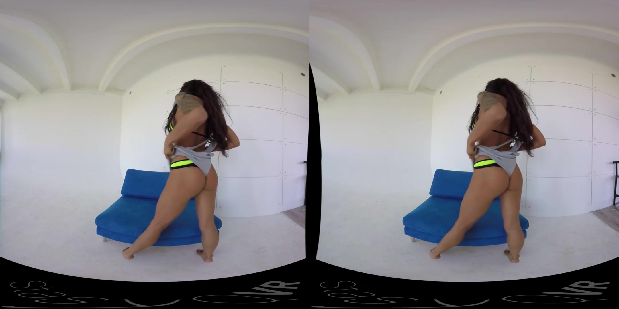 SunnyQ in Vacationing Hottie Ends Up Naked - StasyQVR