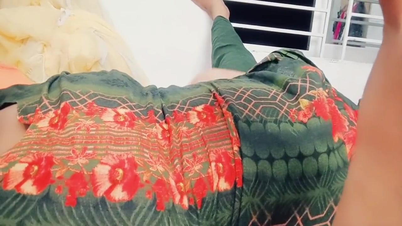 The House Wife Is Having Sex With Her On The Phone In Great Excitement