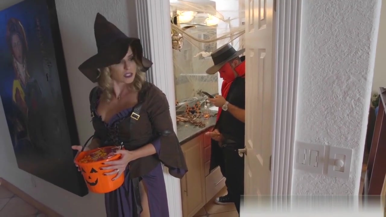 Realitykings - Step moms Bang teens 18+ - Halloweeny