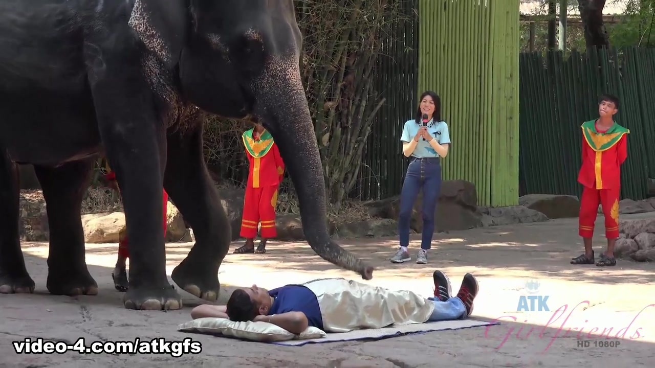 Jamie Marleigh in Jamie Gets To Meet Giraffes Face To Face To Feed Them - ATKGirlfriends