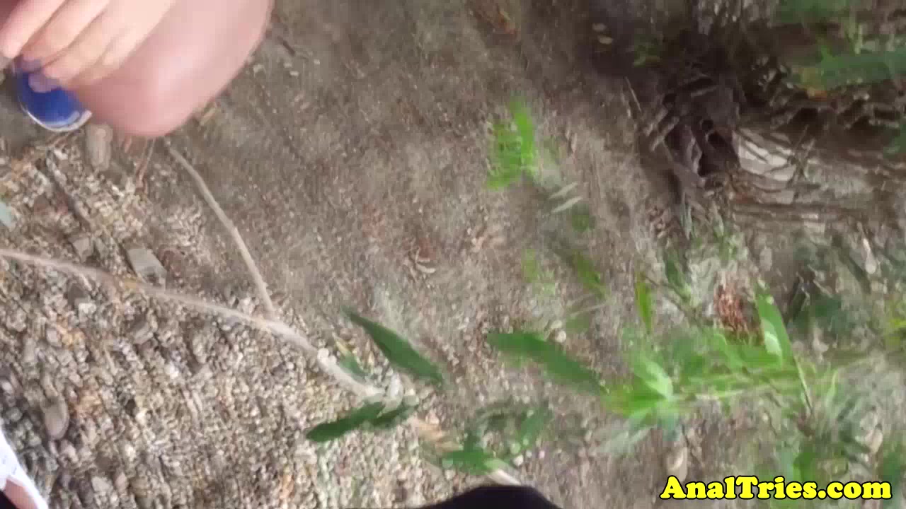 Outdoor girlfriend assfucked in park